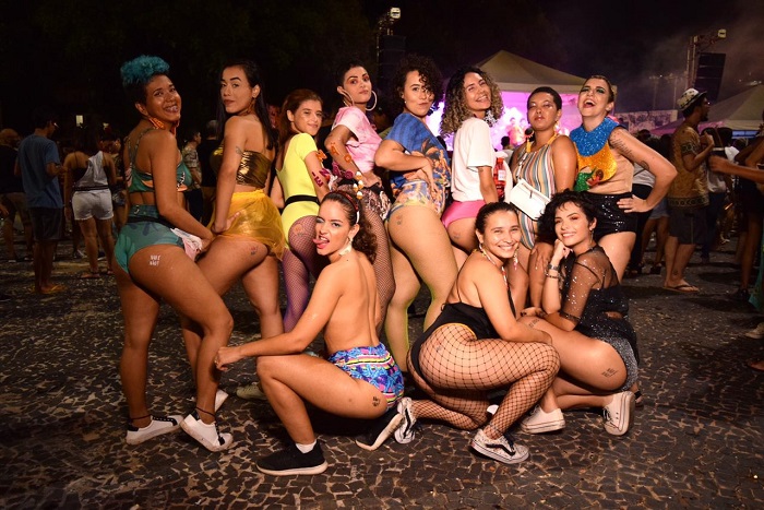 Integrantes do Coletivo Não é Não Piauí em “Bundaço” no Carnaval de 2020
